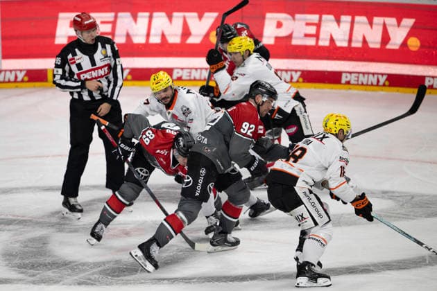 PENNY DEL 1; Kölner Haie - Löwen Frankfurt; Köln, 20.09.2026 Denis Menz (Linesmen, 95); +k98+; Marcel Noebels (Kölner Haie, Sturm, 92); Eric Uba (Löwen Frankfurt, Sturm, 18); PENNY DEL 1; Kölner Haie - Löwen Frankfurt am 20.09.2026 in der Lanxessarena in Köln (Deutschland). Copyright: xBEAUTIFULxSPORTS AndreasxDickx