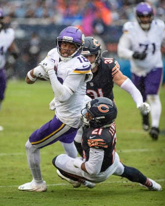 September 20, 2026: Chicago Bears Cam Lewis (21) tackles Minnesota Vikings Justin Jefferson (18) during the NFL, American Football Herren, USA game in Chicago, IL. CSM Chicago United States of America - ZUMAc04_ 20260920_zma_c04_116 Copyright: xMikexWulfx