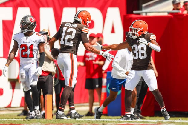 September 20, 2026, Tampa, Florida, USA: Cleveland Browns wide receiver DENZEL BOSTON (12) and Cleveland Browns running back JALEEL MCLAUGHLIN (38) celebrate a touchdown at an NFL, American Football Herren, USA football game between the Cleveland Browns and the Tampa Bay Buccaneers at Raymond James Stadium on September 20, 2026 in Tampa, Florida. Tampa USA - ZUMAs335 20260920_znp_s335_011 Copyright: xMatthewxSmithx