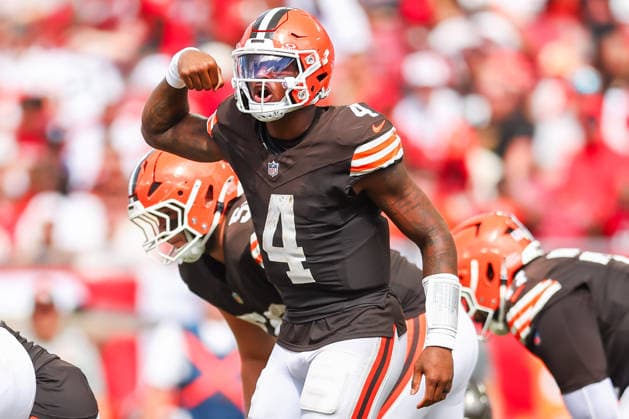 September 20, 2026, Tampa, Florida, USA: Cleveland Browns quarterback DESHAUN WATSON (4) signals to his team at an NFL, American Football Herren, USA football game between the Cleveland Browns and the Tampa Bay Buccaneers at Raymond James Stadium on September 20, 2026 in Tampa, Florida. Tampa USA - ZUMAs335 20260920_znp_s335_013 Copyright: xMatthewxSmithx