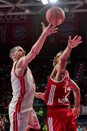 Deutsche Basketball Bundesliga (BBL), FC Bayern München Basketball vs BMA365 BAMBERG BASKETS, München FC Bayern Basketball, Bamberg Baskets MBA365, 2026-09-20 in München (BMW Park) KEPPELER Daniel (BMA365 Bamberg BASKETS Center (C) Nr31-BAM31), THIEMANN Johannes (FC Bayern Basketball Power Forward (PF) Nr32-FCBB32) sportworld München BMW Park Bayern Deutschland