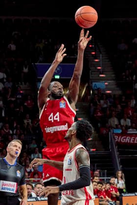 Deutsche Basketball Bundesliga (BBL), FC Bayern München Basketball vs BMA365 BAMBERG BASKETS, München FC Bayern Basketball, Bamberg Baskets MBA365, 2026-09-20 in München (BMW Park) BALDWIN Kamar (FC Bayern Basketball Point Guard (PG) Nr44-FCBB44), WILSON Mylik (BMA365 Bamberg BASKETS Shooting Guard (SG) Nr10-BAM10) sportworld München BMW Park Bayern Deutschland