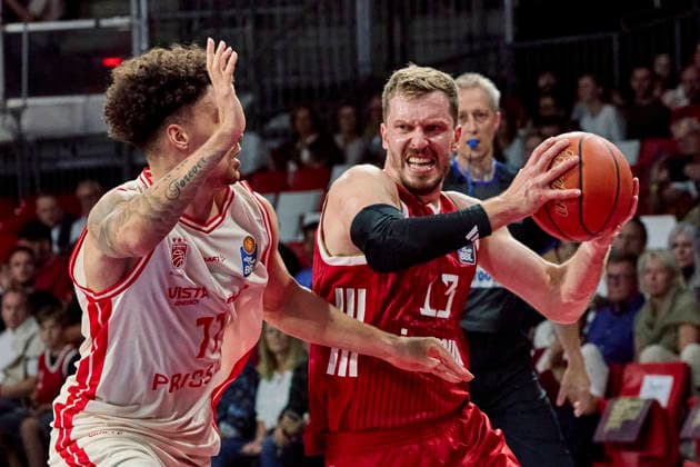 Deutsche Basketball Bundesliga (BBL), FC Bayern München Basketball vs BMA365 BAMBERG BASKETS, München FC Bayern Basketball, Bamberg Baskets MBA365, 2026-09-20 in München (BMW Park) OBST Andreas (FC Bayern Basketball Shooting Guard (SG) Nr13-FCBB13), OBIESIE Joshua (BMA365 Bamberg BASKETS Shooting Guard (SG) Nr77-BAM77) sportworld München BMW Park Bayern Deutschland