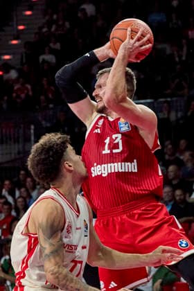 Deutsche Basketball Bundesliga (BBL), FC Bayern München Basketball vs BMA365 BAMBERG BASKETS, München FC Bayern Basketball, Bamberg Baskets MBA365, 2026-09-20 in München (BMW Park) OBST Andreas (FC Bayern Basketball Shooting Guard (SG) Nr13-FCBB13), OBIESIE Joshua (BMA365 Bamberg BASKETS Shooting Guard (SG) Nr77-BAM77) sportworld München BMW Park Bayern Deutschland