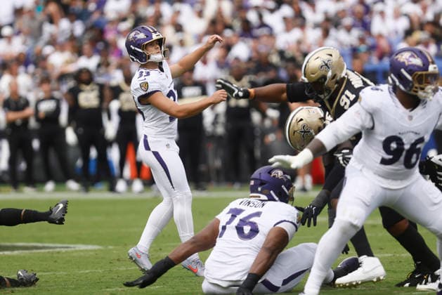 Baltimore Ravens kicker Tyler Loop (33) attempts a field goal during an NFL, American Football Herren, USA game against the New Orleans Saints. Sep 20, 2026; Baltimore, MD, USA; at M&T Bank Stadium. New Orleans won 24-17. Mandatory Credit: -Cal Media NFL 2026: Saints Vs Ravens SEP 20  - ZUMAc04_ 20260920_zma_c04_197 Copyright: xMikexBuscherx