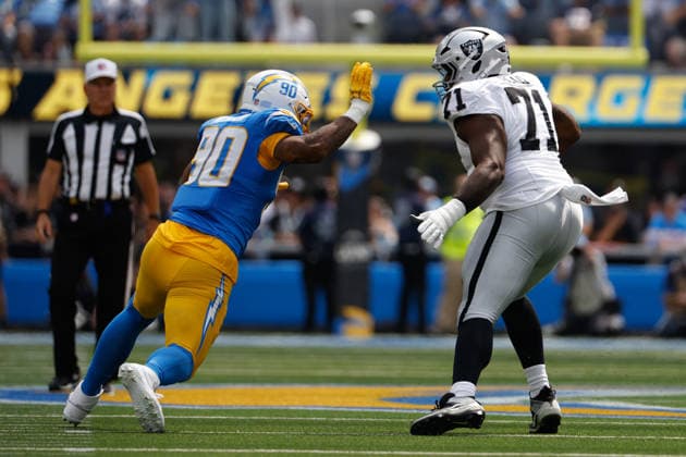 INGLEWOOD, CA - SEPTEMBER 20: Los Angeles Chargers linebacker Akheem Mesidor (90) rushes against Las Vegas Raiders offensive tackle DJ Glaze (71) during the NFL, American Football Herren, USA game between the Las Vegas Raiders and the Los Angeles Chargers on September 20, 2026, at SoFi Stadium in Inglewood, CA. (Photo by Jevone Moore Icon Sportswire) NFL: SEP 20 Raiders at Chargers EDITORIAL USE ONLY Icon260920859