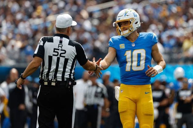 INGLEWOOD, CA - SEPTEMBER 20: Los Angeles Chargers quarterback Justin Herbert (10) shakes hands with refereeBill Vinovich (52) during the NFL, American Football Herren, USA game between the Las Vegas Raiders and the Los Angeles Chargers on September 20, 2026, at SoFi Stadium in Inglewood, CA. (Photo by Jevone Moore Icon Sportswire) NFL: SEP 20 Raiders at Chargers EDITORIAL USE ONLY Icon260920860