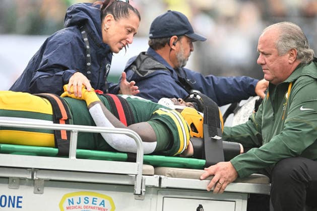 September 20, 2026, East Rutherford, New Jersey, United States of America: East Rutherford, United States of America. 20 Sep, 2026. Green Bay Packers Wide Receiver JAYDEN REED (11) is attended to my medical personnel at MetLife Stadium. Green Bay Packers defeated New York Jets 20 to 17. Credit: , Jr. Alamy Live News East Rutherford United States of America - ZUMAa301 20260920_aaf_a301_014 Copyright: xBrooksxVonxArxx