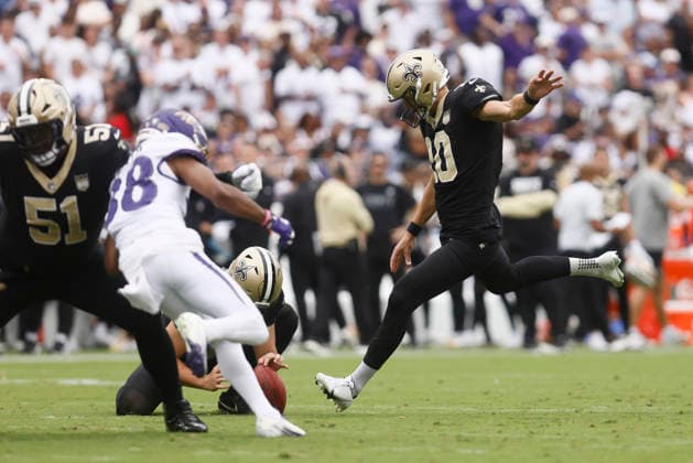 New Orleans Saints kicker Daniel Carlson (10) attempts a field goal during an NFL, American Football Herren, USA game against the Baltimore Ravens. Sep 20, 2026; Baltimore, MD, USA; at M&T Bank Stadium. New Orleans won 24-17. Mandatory Credit: -Cal Media Baltimore USA - ZUMAc04_ 20260920_zma_c04_209 Copyright: xMikexBuscherx
