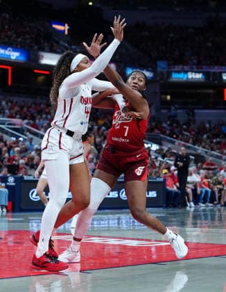 INDIANAPOLIS, IN - SEPTEMBER 20: Washington Mystics forward Kiki Iriafen (44) is guarded by Indiana Fever center Aliyah Boston (7) on September 20, 2026, at Gainbridge Fieldhouse in Indianapolis, Indiana. (Photo by Brian Spurlock Icon Sportswire) WNBA, Basketball Damen, USA SEP 20 Washington Mystics at Indiana Fever EDITORIAL USE ONLY Icon26092033