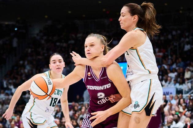 September 20, 2026, Toronto, On, Canada: Toronto Tempo s Laura Juskaite (2) is fouled by New York Liberty s Rebecca Allen (9) during second half WNBA, Basketball Damen, USA basketball action in Toronto, on Sunday, Sept. 20, 2026. Canada News - September 20, 2026 - ZUMAc35_ 20260920_zaf_c35_195 Copyright: xSammyxKoganx
