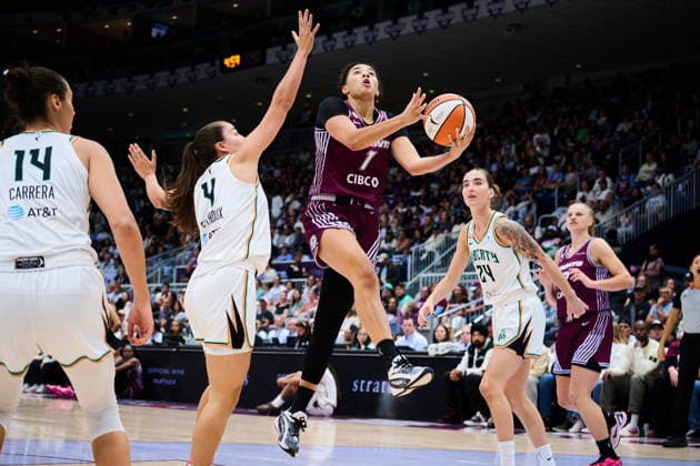 September 20, 2026, Toronto, On, Canada: Toronto Tempo s Kiki Rice (1) drives to the net through New York Liberty s Marine Fauthoux (4), left, and Anneli Maley (24) during second half WNBA, Basketball Damen, USA basketball action in Toronto, on Sunday, Sept. 20, 2026. Canada News - September 20, 2026 - ZUMAc35_ 20260920_zaf_c35_198 Copyright: xSammyxKoganx