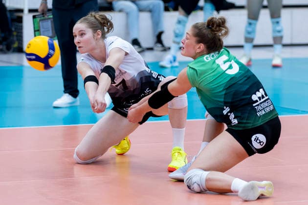 FUNKE-Volley-Cup: Schwarz-Weiss Erfurt vs. SSC Palmberg Schwerin; Erfurt; 20.09.2026 Teresa Ziegenbalg ( 7; Schwarz-Weiss Erfurt) (links) und Lotte Goertz ( 5; Schwarz-Weiss Erfurt) (rechts) FUNKE-Volley-Cup: Schwarz-Weiss Erfurt vs. SSC Palmberg Schwerin; Riethsporthalle Erfurt; 20.09.2026 Copyright: xBEAUTIFULxSPORTS Duehringx