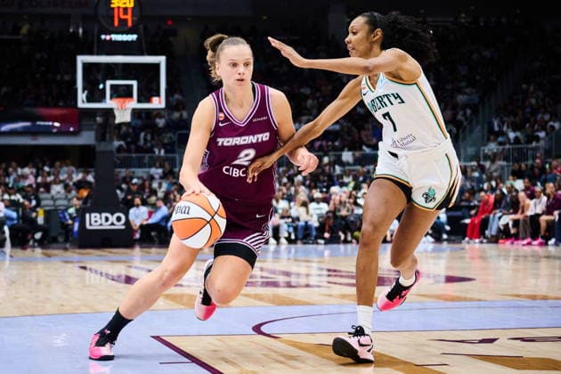 September 20, 2026, Toronto, On, Canada: Toronto Tempo s Laura Juskaite (2) drives past New York Liberty s Rebekah Gardner (7) during second half WNBA, Basketball Damen, USA basketball action in Toronto, on Sunday, Sept. 20, 2026. Canada News - September 20, 2026 - ZUMAc35_ 20260920_zaf_c35_208 Copyright: xSammyxKoganx