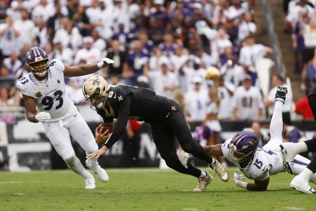 New Orleans Saints quarterback Tyler Shough (6) is pressured by Baltimore Ravens linebacker Mike Green (15) during an NFL, American Football Herren, USA game. Sep 20, 2026; Baltimore, MD, USA; at M&T Bank Stadium. New Orleans won 24-17. Mandatory Credit: -Cal Media Baltimore USA - ZUMAc04_ 20260920_zma_c04_210 Copyright: xMikexBuscherx