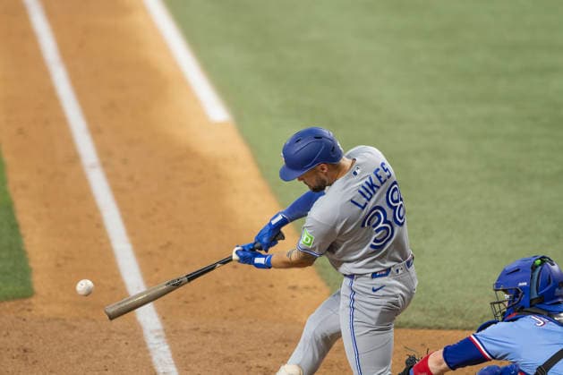September 20, 2026, Arlington, Texas, USA: Toronto Blue Jays right fielder NATHAN LUKES (38) hits a single against the Texas Rangers at Globe Life Field. Blue Jays win 7-2. Arlington USA - ZUMAf180 20260920_zsp_f180_011 Copyright: xMarkxFannx