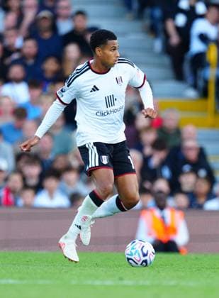 Shea Charles of Fulham Fulham v Manchester United, ManU Premier League, Football, Craven Cottage, London, UK - 20 Sep 2026London Craven Cottage United Kingdom EDITORIAL USE ONLY No use with unauthorised audio, video, data, fixture lists, club league logos or live services. Online in-match use limited to 120 images, no video emulation. No use in betting, games or single club league player publications.  Copyright: xJavierxGarcia Shutterstockx 17160117eg