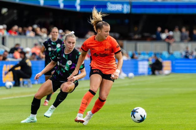 SAN JOSE, CA - SEPTEMBER 20: Claire Hutton 8 of Bay FC controls the ball during a NWSL match against Racing Louisville FC on September 20, 2026 at PayPal Park in San Jose, CA. (Photo by Matthew Huang Icon Sportswire) SOCCER: SEP 20 NWSL Bay FC vs Racing Louisville EDITORIAL USE ONLY Icon260920004