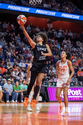 UNCASVILLE, CT - SEPTEMBER 20: Olivia Miles 5 of the Minnesota Lynx shoots a layup during the WNBA, Basketball Damen, USA game between the Minnesota Lynx and the Connecticut Sun on September 20, 2026 at Mohegan Sun Arena in Uncasville, CT. (Photo by Erica Denhoff Icon Sportswire) WNBA: SEP 20 Minnesota Lynx at Connecticut Sun EDITORIAL USE ONLY Icon26092001
