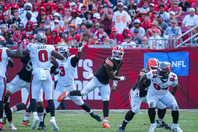 Cleveland Browns at Tampa Bay Buccaneers, Tampa Bay, Florida, USA Tampa Bay, Florida, USA, Septemer 20, Cleveland Browns quarterback Deshaun Watson 4 makes a pass at Raymond James Stadium. Copyright: xMartyxJean-Louisx