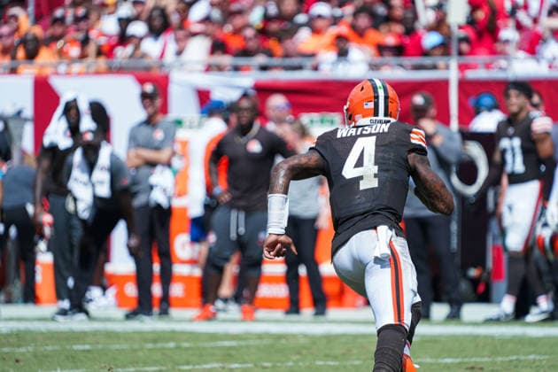 Cleveland Browns at Tampa Bay Buccaneers, Tampa Bay, Florida, USA Tampa Bay, Florida, USA, Septemer 20, Cleveland Browns quarterback Deshaun Watson 4 on the run at Raymond James Stadium. Copyright: xMartyxJean-Louisx