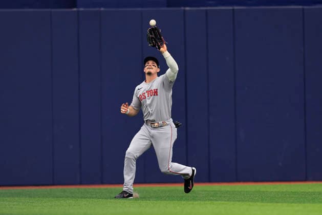 September 20, 2026, St. Petersburg, Florida, USA: Boston Red Sox center fielder Jarren Duran (16) catches a fly ball off the bat of Tampa Bay Rays second baseman Ben Williamson (15) during an MLB, Baseball Herren, USA game on September 20, 2026 at Tropicana Field. The Rays beat the Red Sox 5-1. MLB 2026: Tampa Bay Rays 5 : 1 Boston Red Sox  - ZUMAh180 20260920_zsp_h180_012 Copyright: xKimxHukarix