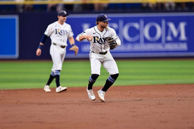September 20, 2026, St. Petersburg, Florida, USA: Tampa Bay Rays shortstop Taylor Walls (6) throws out Boston Red Sox third baseman Caleb Durbin (5) at first base during an MLB, Baseball Herren, USA game on September 20, 2026 at Tropicana Field. The Rays beat the Red Sox 5-1. MLB 2026: Tampa Bay Rays 5 : 1 Boston Red Sox  - ZUMAh180 20260920_zsp_h180_013 Copyright: xKimxHukarix
