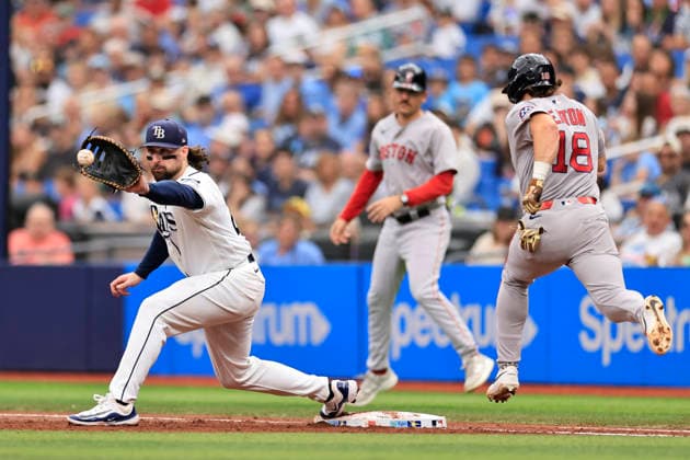 September 20, 2026, St. Petersburg, Florida, USA: Tampa Bay Rays first baseman Ryan Vilade (26) gets the out on Boston Red Sox right fielder Nate Eaton (18) at first base during an MLB, Baseball Herren, USA game on September 20, 2026 at Tropicana Field. The Rays beat the Red Sox 5-1. St. Petersburg USA - ZUMAh180 20260920_zsp_h180_028 Copyright: xKimxHukarix