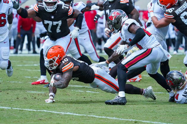 Cleveland Browns at Tampa Bay Buccaneers, Tampa Bay, Florida, USA Tampa Bay, Florida, USA, Septemer 20, Cleveland Browns player Quinshon Judkins 10 gets tackled at Raymond James Stadium. Copyright: xMartyxJean-Louisx