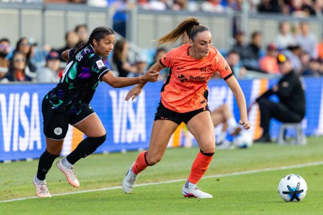 SAN JOSE, CA - SEPTEMBER 20: Makenna Morris 4 of Racing Louisville FC attempts to defend Keira Barry 27 of Bay FC during a NWSL match on September 20, 2026 at PayPal Park in San Jose, CA. (Photo by Matthew Huang Icon Sportswire) SOCCER: SEP 20 NWSL Bay FC vs Racing Louisville EDITORIAL USE ONLY Icon260920021