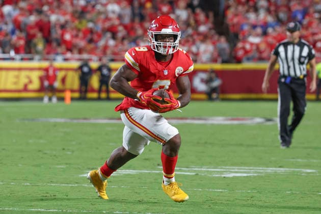 KANSAS CITY, MO - SEPTEMBER 20: Kenneth Walker III 9 of the Kansas City Chiefs runs with the ball in the second quarter of an NFL, American Football Herren, USA game between the Indianapolis Colts and Kansas City Chiefs on Sep 20, 2026 at Arrowhead Stadium in Kansas City, MO. (Photo by Scott Winters Icon Sportswire) NFL: SEP 20 Colts at Chiefs EDITORIAL USE ONLY Icon2609200936