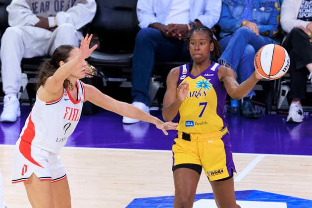September 20, 2026, Los Angeles, California, USA: Ariel Atkins 7 of the Los Angeles Sparks passes the ball as Carla Leite 0 of the Portland Fire defends during their regular season WNBA, Basketball Damen, USA game on Sunday September 20, 2026 at Crypto.com Arena in Los Angeles, California. Sparks defeat Fire, 105-84. ARIANA RUIZ PI Los Angeles USA - ZUMAp124 20260920_zaa_p124_037 Copyright: xArianaxRuizx