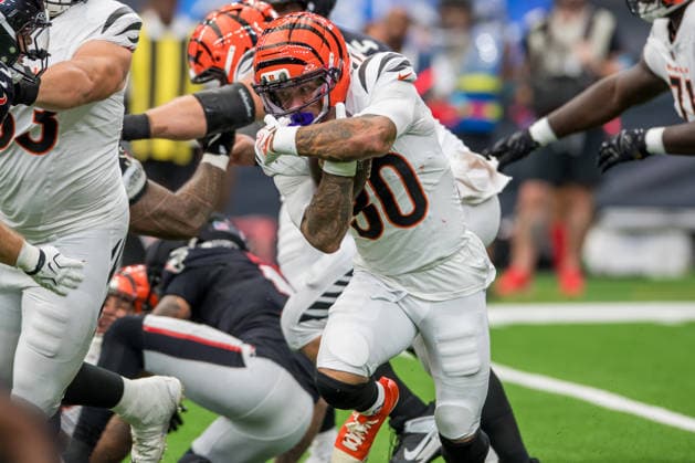 September 20, 2026: Cincinnati Bengals running back Chase Brown (30) carries the ball during a game between the Cincinnati Bengals and the Houston Texans in Houston, TX. .. CSM - ZUMAc04_ 20260920_zma_c04_395 Copyright: xTraskxSmithx