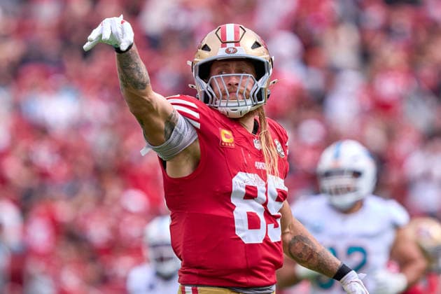 SANTA CLARA, CA - SEPTEMBER 20: Tight end George Kittle (85) of the San Francisco 49ers signals for a first down after a catch against the Miami Dolphins in the third quarter of a game at Levi s Stadium on September 20, 2026 in Santa Clara, California. (Photo by Robin Alam Icon Sportswire) NFL, American Football Herren, USA SEP 20 Dolphins at 49ers EDITORIAL USE ONLY Icon1642509281449