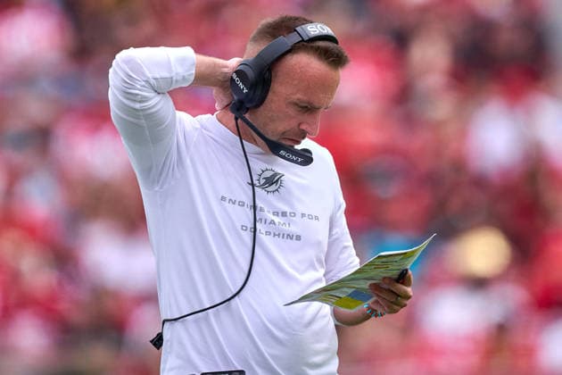 SANTA CLARA, CA - SEPTEMBER 20: Head coach Jeff Hafley of the Miami Dolphins looks on against the San Francisco 49ers during a game at Levi s Stadium on September 20, 2026 in Santa Clara, California.(Photo by Robin Alam Icon Sportswire) NFL, American Football Herren, USA SEP 20 Dolphins at 49ers EDITORIAL USE ONLY Icon1642509282549