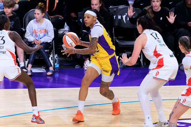 September 20, 2026, Los Angeles, California, USA: Emma Cannon 32 of the Los Angeles Sparks passes the ball as Nyadiew Puoch 13 and Megan DiLeo 17 of the Portland Fire defend during their regular season WNBA, Basketball Damen, USA game on Sunday September 20, 2026 at Crypto.com Arena in Los Angeles, California. Sparks defeat Fire, 105-84. ARIANA RUIZ PI Los Angeles USA - ZUMAp124 20260920_zaa_p124_107 Copyright: xArianaxRuizx