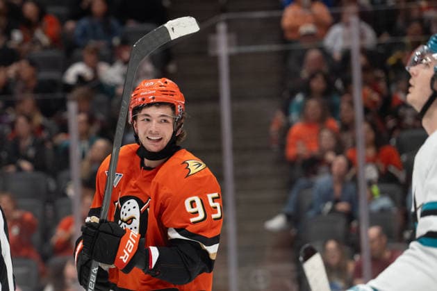 NHL, Eishockey Herren, USA San Jose Sharks At Anaheim Ducks Anaheim Ducks center Roger McQueen (95) smiles at a San Jose Sharks player after a scuffle during an NHL game between the San Jose Sharks and the Anaheim Ducks at Honda Center in Anaheim, on September 20, 2026. Anaheim California United States  Copyright: xEdwinxSox originalFilename:so-nhlsanjo260920_npwyd.jpg