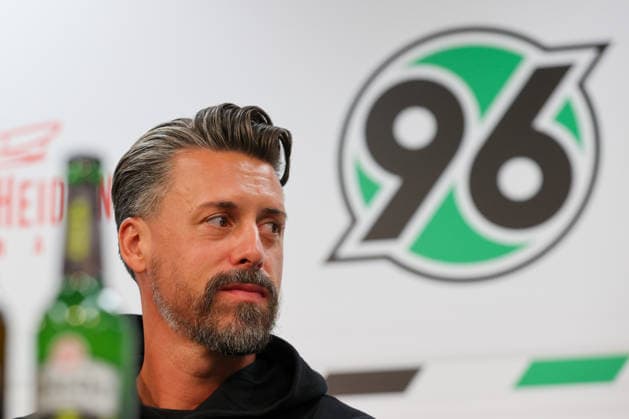 21.09.2026, xtgx, Fussball - 2.Bundesliga Hannover 96 - Pressekonferenz mit Trainer Sandro Wagner emspor, v.l. Sandro Wagner wird neuer Cheftrainer bei Hannover 96, Portrait, Portraet, Einzelbild (DFL DFB REGULATIONS PROHIBIT ANY USE OF PHOTOGRAPHS as IMAGE SEQUENCES and or QUASI-VIDEO) Hannover