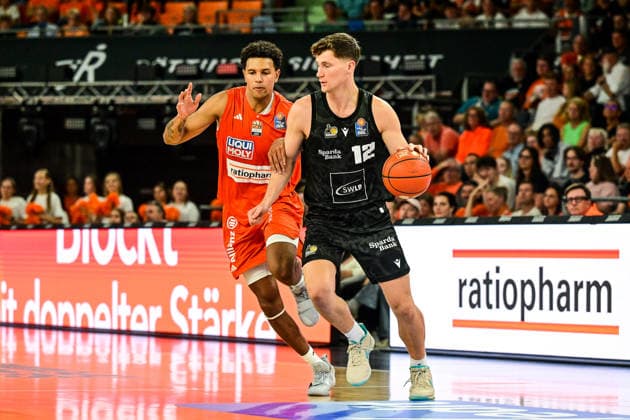 20.09.2026, GER, Basketball, Herren, easycredit Basketball Bundesliga, Saison 2026 2027, 1. Spieltag, ratiopharm Ulm vs MHP Riesen Ludwigsburg Michael Rataj (Ulm, 12), Patrick Cartier (Ludwigsburg, 12) Neu-Ulm ratiopharm Arena Bayern Deutschland Copyright: xNordphotox xHafnerx