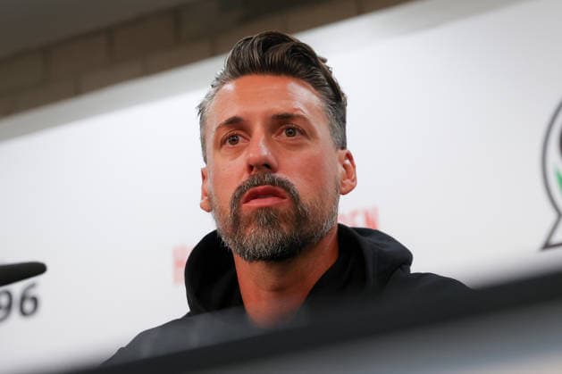 21.09.2026, xtgx, Fussball - 2.Bundesliga Hannover 96 - Pressekonferenz mit Trainer Sandro Wagner emspor, v.l. Sandro Wagner wird neuer Cheftrainer von Hannover 96, Portrait, Portraet, Einzelbild (DFL DFB REGULATIONS PROHIBIT ANY USE OF PHOTOGRAPHS as IMAGE SEQUENCES and or QUASI-VIDEO) Hannover