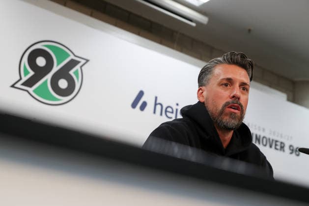 21.09.2026, xtgx, Fussball - 2.Bundesliga Hannover 96 - Pressekonferenz mit Trainer Sandro Wagner emspor, v.l. Sandro Wagner wird neuer Cheftrainer von Hannover 96, Portrait, Portraet, Einzelbild (DFL DFB REGULATIONS PROHIBIT ANY USE OF PHOTOGRAPHS as IMAGE SEQUENCES and or QUASI-VIDEO) Hannover