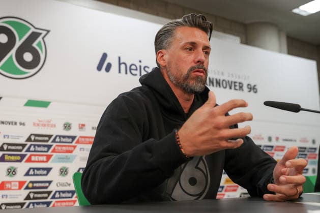 21.09.2026, xtgx, Fussball - 2.Bundesliga Hannover 96 - Pressekonferenz mit Trainer Sandro Wagner emspor, v.l. Sandro Wagner wird neuer Cheftrainer bei Hannover 96 (DFL DFB REGULATIONS PROHIBIT ANY USE OF PHOTOGRAPHS as IMAGE SEQUENCES and or QUASI-VIDEO) Hannover