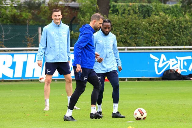 21.09.2026, DEU GER, Fussball , 2.Fussballbundesliga, Saison 2026 2027, Sportforum, Hertha BSC, Training Paul Seguin ( Hertha BSC Berlin 30 ), Marius Gersbeck ( Hertha BSC Berlin 35 ), Deyovaisio Zeefuik ( Hertha BSC Berlin 42 ) 2. Liga: DFB DFL regulations prohibit any use of photographs as image sequences and or quasi-video) Berlin Sportforum Berlin Deutschland Copyright: xNordphotox xEnglerx