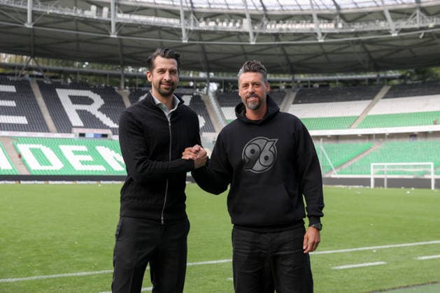21.09.2026, xtgx, Fussball - 2.Bundesliga Hannover 96 - Pressekonferenz mit Trainer Sandro Wagner emspor, v.l. Jonas Boldt (Hannover, Geschäftsführer und Sandro Wagner (Hannover, Trainer) (DFL DFB REGULATIONS PROHIBIT ANY USE OF PHOTOGRAPHS as IMAGE SEQUENCES and or QUASI-VIDEO) Hannover