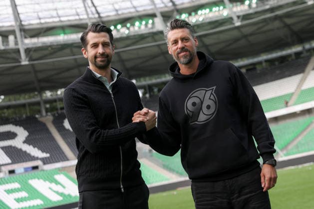 21.09.2026, xtgx, Fussball - 2.Bundesliga Hannover 96 - Pressekonferenz mit Trainer Sandro Wagner emspor, v.l. Jonas Boldt (Hannover, Geschäftsführer und Sandro Wagner (Hannover, Trainer) (DFL DFB REGULATIONS PROHIBIT ANY USE OF PHOTOGRAPHS as IMAGE SEQUENCES and or QUASI-VIDEO) Hannover