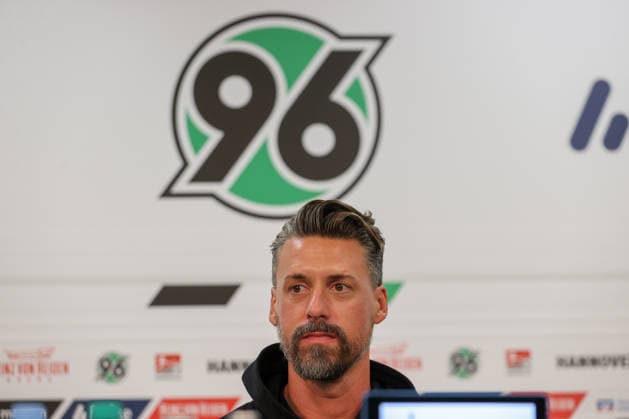 21.09.2026, xtgx, Fussball - 2.Bundesliga Hannover 96 - Pressekonferenz mit Trainer Sandro Wagner emspor, v.l. Sandro Wagner wird neuer Cheftrainer von Hannover 96, Portrait, Portraet, Einzelbild (DFL DFB REGULATIONS PROHIBIT ANY USE OF PHOTOGRAPHS as IMAGE SEQUENCES and or QUASI-VIDEO) Hannover