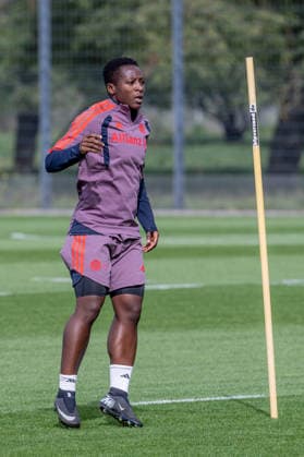 Bernadette Amani (FC Bayern Muenchen Frauen, 15) hinter einer Stange FC Bayern Muenchen Frauen, Fussball, Google Pixel Frauen-Bundesliga, Abschlusstraining vor Champions League, Saison 2026 2027, 21.09.2026. Foto: HMB Media Franz Feiner Copyright: HMBxMedia FranzxFeiner