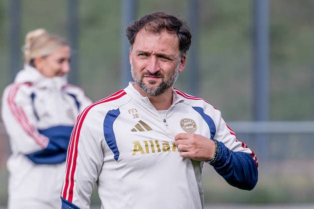 Jose Barcala (Chef-Trainer, FC Bayern Muenchen Frauen) Portrait Portraet FC Bayern Muenchen Frauen, Fussball, Google Pixel Frauen-Bundesliga, Abschlusstraining vor Champions League, Saison 2026 2027, 21.09.2026. Foto: HMB Media Franz Feiner Copyright: HMBxMedia FranzxFeiner