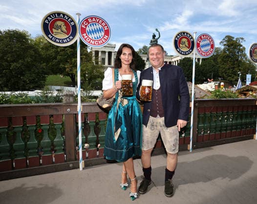 Der FC Bayern München auf dem Oktoberfest 2026 Max Eberl mit Ehefrau Natascha am 20.09.2026 auf dem Oktoberfest in der Käfers Wiesen-Schänke auf der Theresienwiese in München Foto: FC Bayer München Der FC Bayern München auf dem Oktoberfest 2026