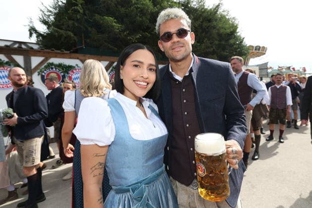 Der FC Bayern München auf dem Oktoberfest 2026 Luis Diaz mit Ehefrau Geraldine Ponce am 20.09.2026 auf dem Oktoberfest in der Käfers Wiesen-Schänke auf der Theresienwiese in München Foto: FC Bayer München Der FC Bayern München auf dem Oktoberfest 2026